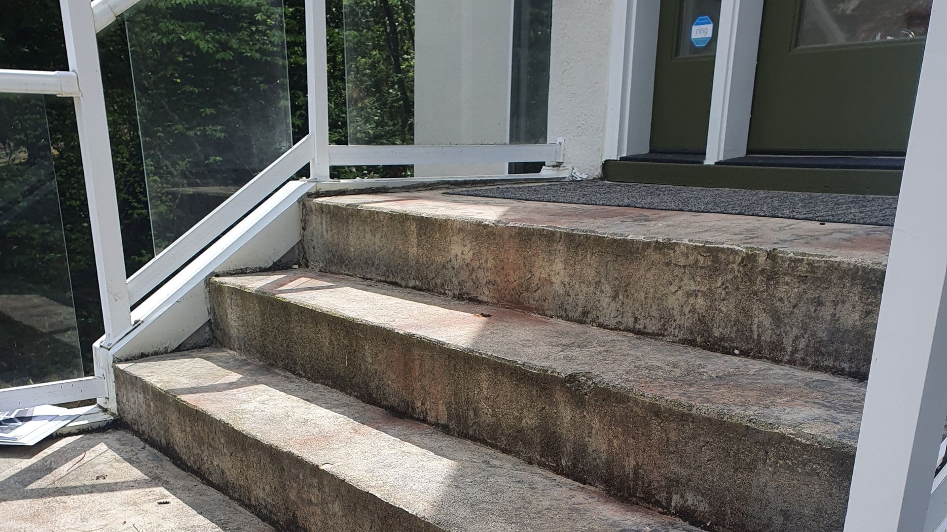 Concrete staircase: durable and stylish with clean lines